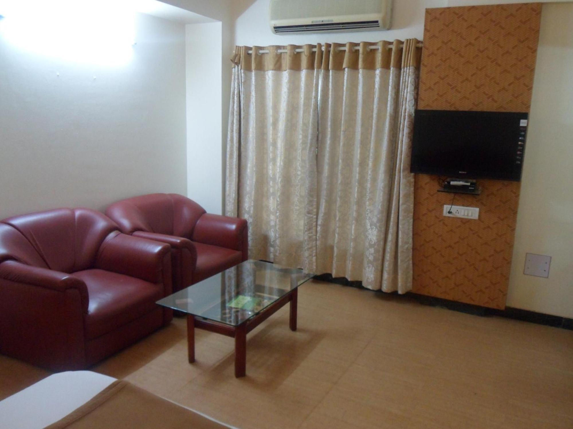 Hotel Pooja International Nashik Buitenkant foto