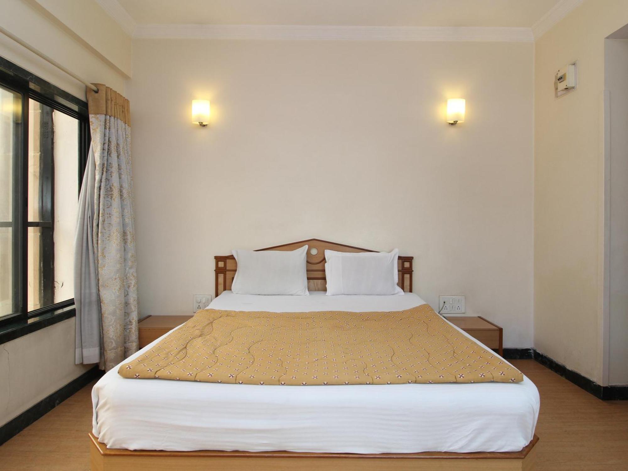 Hotel Pooja International Nashik Buitenkant foto