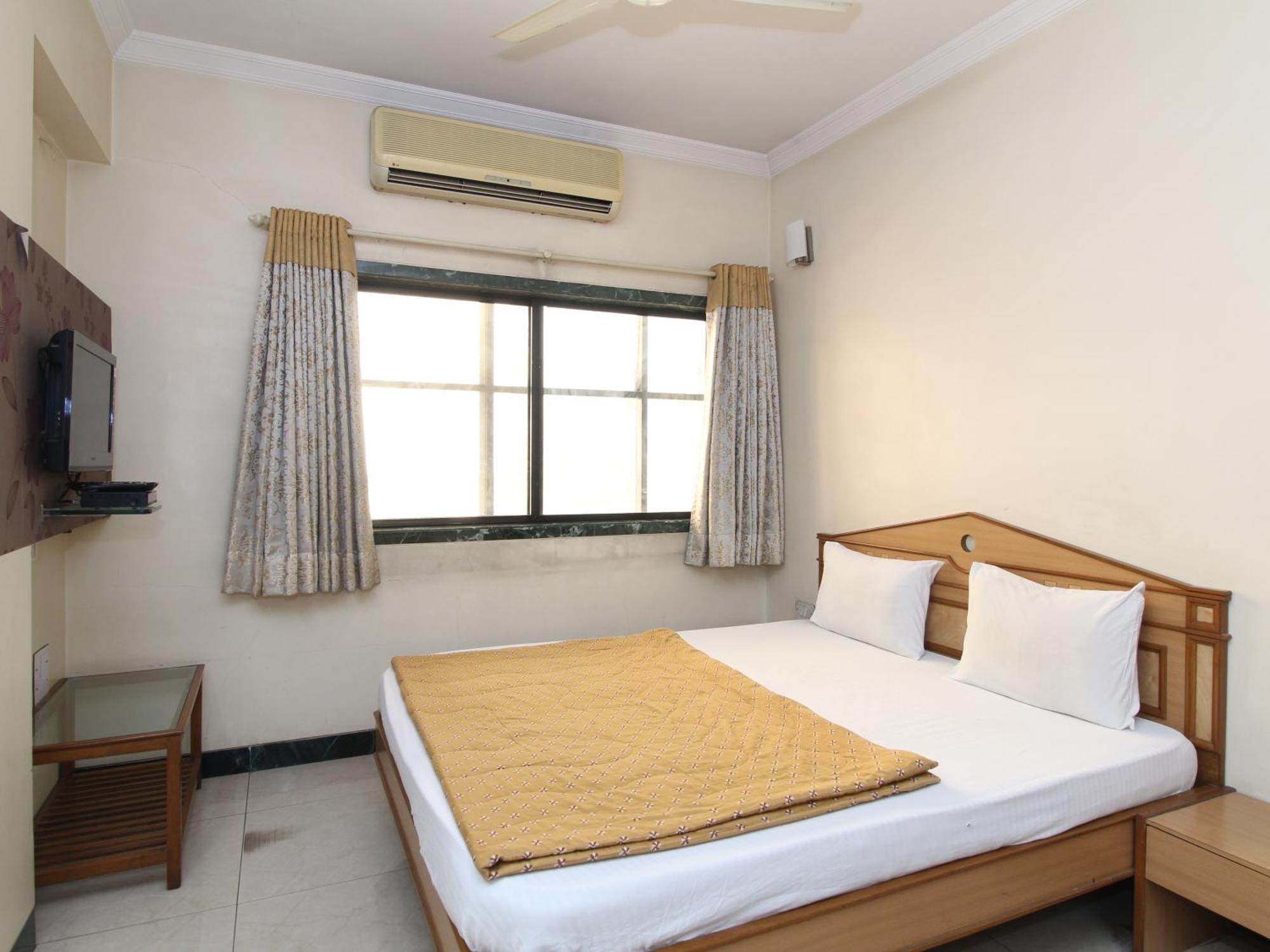 Hotel Pooja International Nashik Buitenkant foto